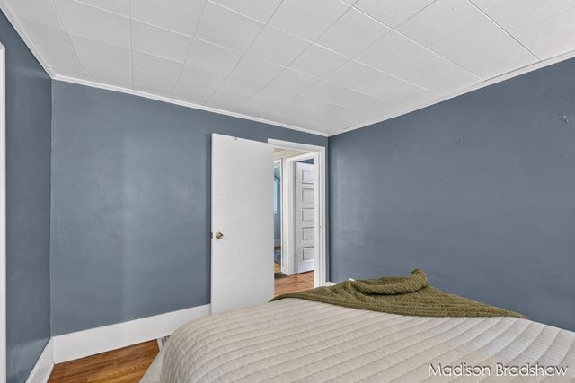 2070 Monroe Avenue NW, Grand Rapids, MI 49505