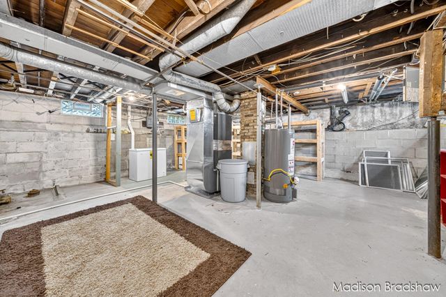 2070 Monroe Avenue NW, Grand Rapids, MI 49505