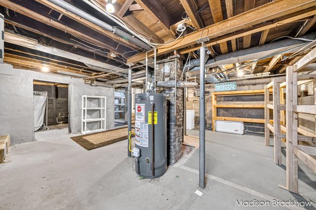 2070 Monroe Avenue NW, Grand Rapids, MI 49505