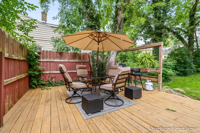 2070 Monroe Avenue NW, Grand Rapids, MI 49505