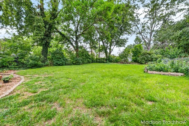 2070 Monroe Avenue NW, Grand Rapids, MI 49505