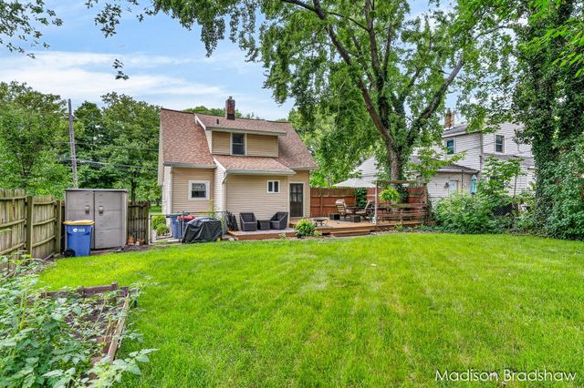 2070 Monroe Avenue NW, Grand Rapids, MI 49505