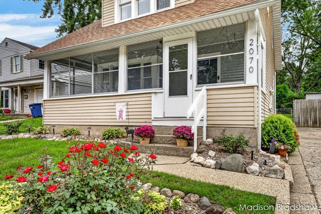 2070 Monroe Avenue NW, Grand Rapids, MI 49505