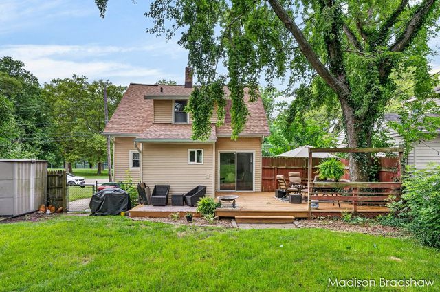 2070 Monroe Avenue NW, Grand Rapids, MI 49505