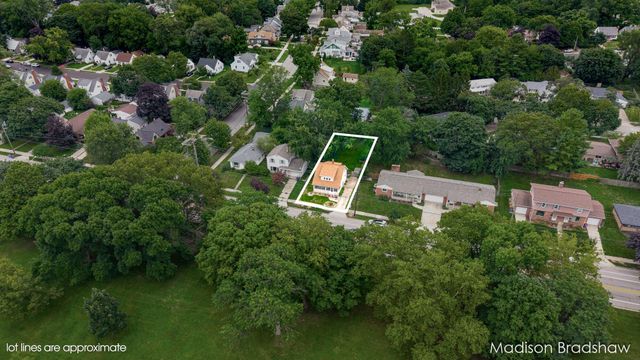 2070 Monroe Avenue NW, Grand Rapids, MI 49505