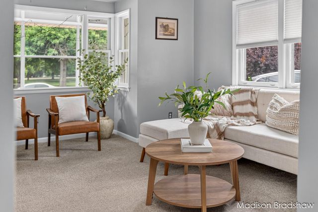 2070 Monroe Avenue NW, Grand Rapids, MI 49505