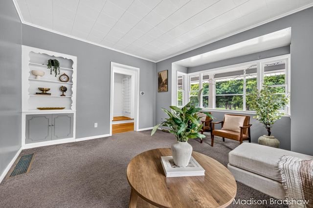 2070 Monroe Avenue NW, Grand Rapids, MI 49505