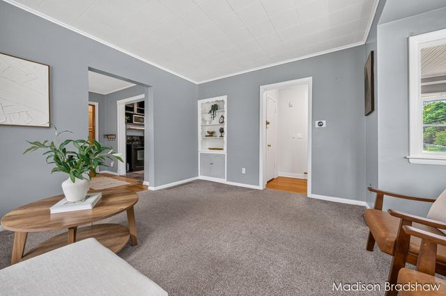 2070 Monroe Avenue NW, Grand Rapids, MI 49505