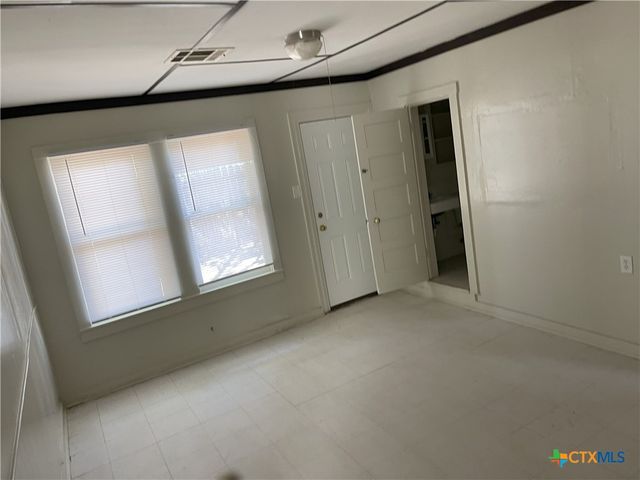 1521 N Hamilton Street, Gonzales, TX 78629