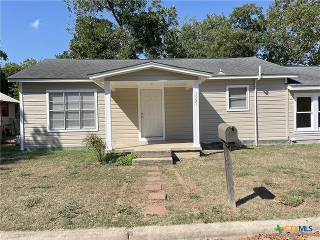 1521 N Hamilton Street, Gonzales, TX 78629