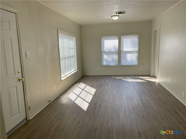 1521 N Hamilton Street, Gonzales, TX 78629