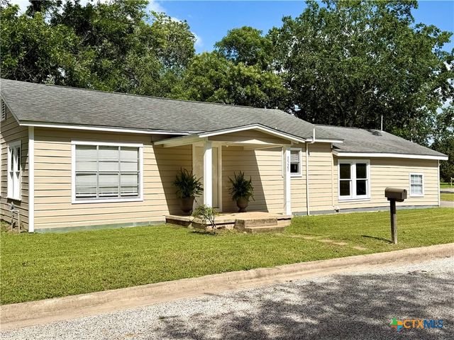 1521 N Hamilton Street, Gonzales, TX 78629