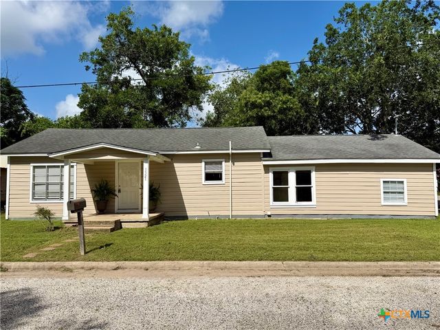 1521 N Hamilton Street, Gonzales, TX 78629