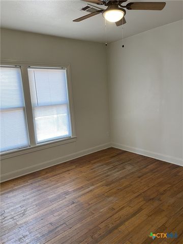 1521 N Hamilton Street, Gonzales, TX 78629