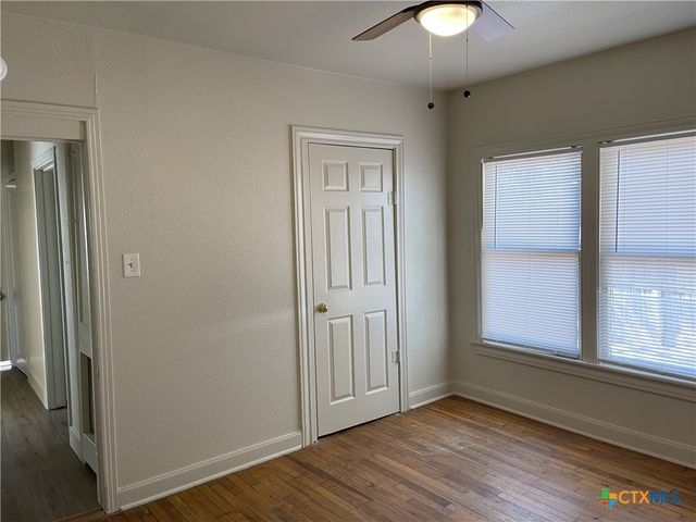 1521 N Hamilton Street, Gonzales, TX 78629