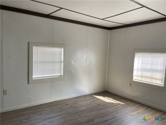 1521 N Hamilton Street, Gonzales, TX 78629