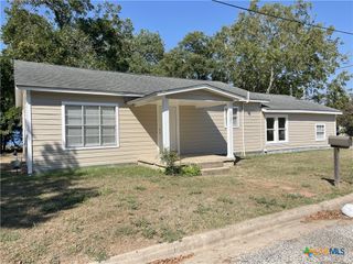 1521 N Hamilton Street, Gonzales, TX 78629