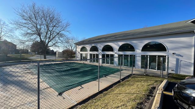 4301 W Shamrock Lane 2D, Mchenry, IL 60050