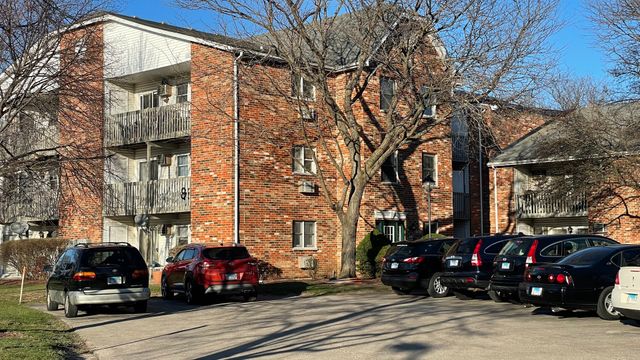 4301 W Shamrock Lane 2D, Mchenry, IL 60050