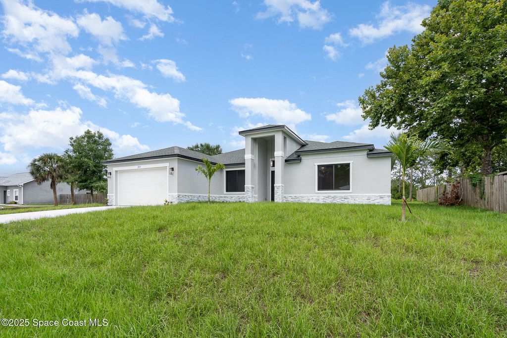 Image 2 of property listing at 825 Tejon Avenue SW, Palm Bay, FL 32908
