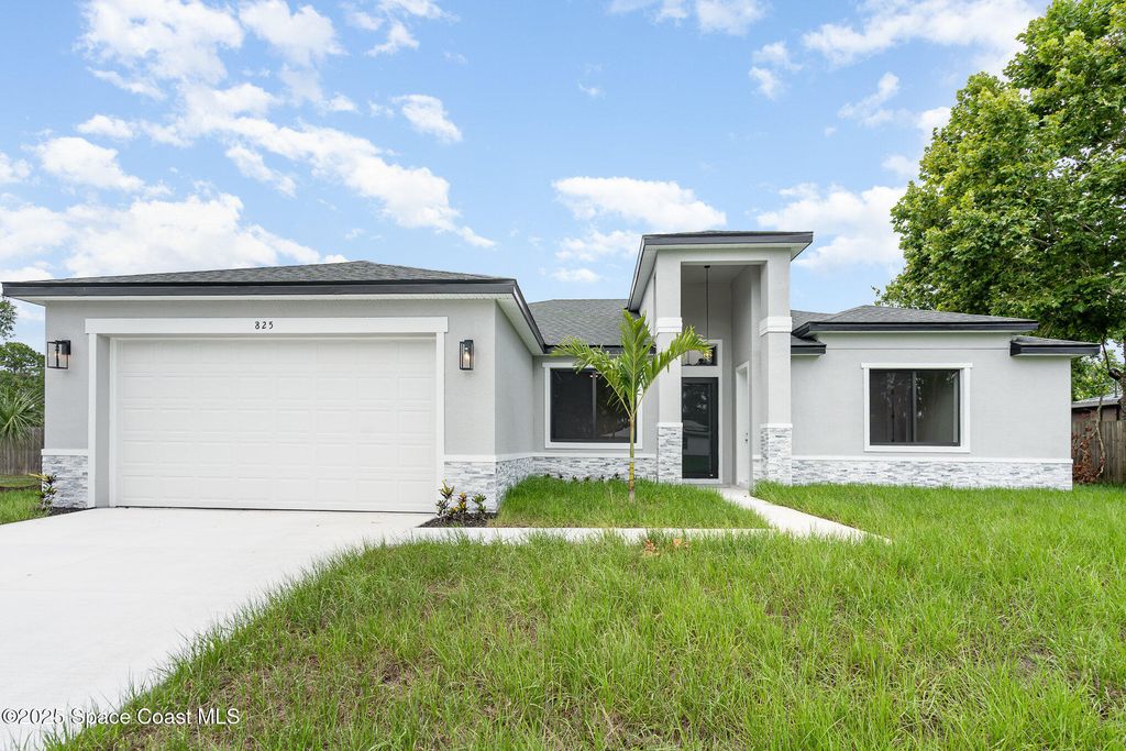 Image 31 of property listing at 825 Tejon Avenue SW, Palm Bay, FL 32908