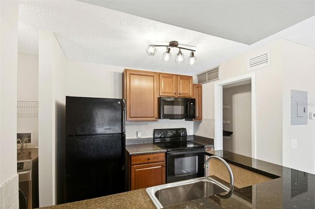 485 FORESTWAY CIRCLE 303, Altamonte Springs, FL 32701