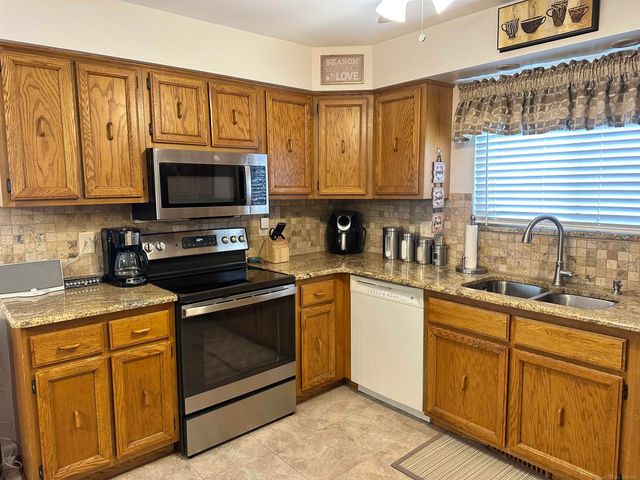 19559 Lloyd St Street, Clinton Township, MI 48038