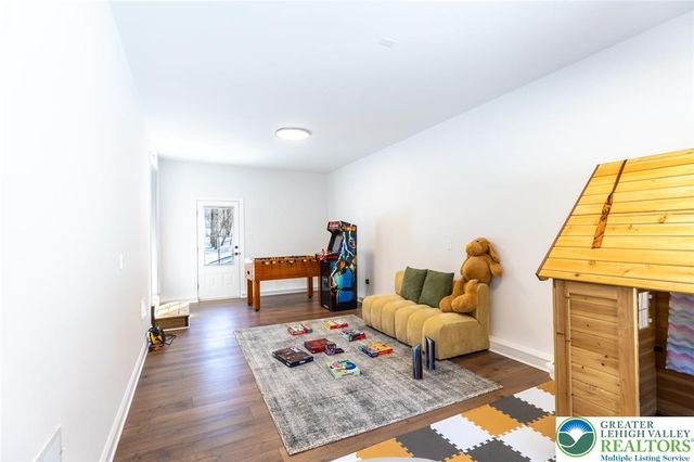 Sun Valley Drive, Tunkhannock Twp, PA 18610