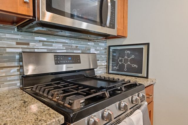 16.5 Holly St 2L, Salem, MA 01970