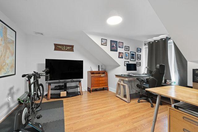 16.5 Holly St 2L, Salem, MA 01970