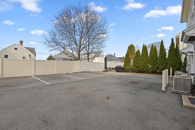 16.5 Holly St 2L, Salem, MA 01970