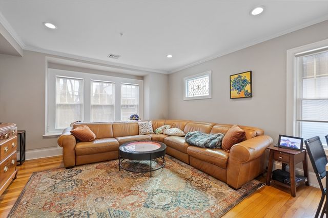 16.5 Holly St 2L, Salem, MA 01970