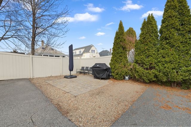 16.5 Holly St 2L, Salem, MA 01970