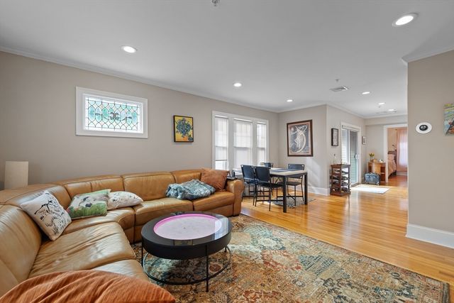 16.5 Holly St 2L, Salem, MA 01970