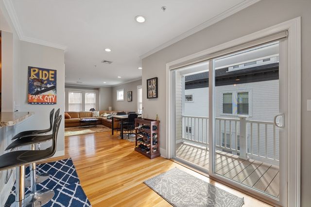 16.5 Holly St 2L, Salem, MA 01970