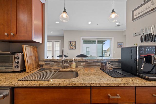 16.5 Holly St 2L, Salem, MA 01970