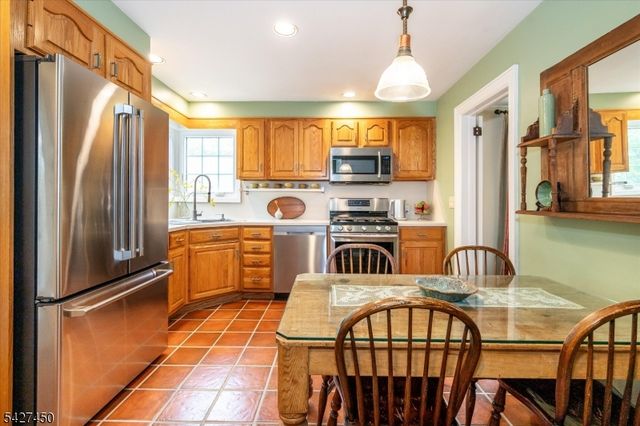 8 Abbington Ter, Glen Rock Boro, NJ 07452