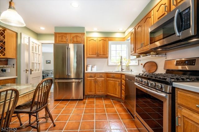 8 Abbington Ter, Glen Rock Boro, NJ 07452