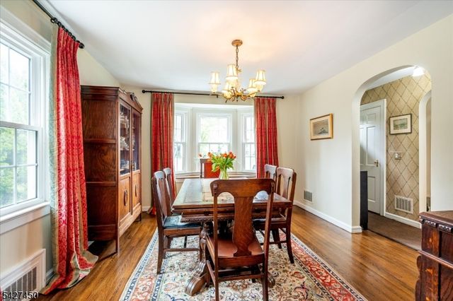 8 Abbington Ter, Glen Rock Boro, NJ 07452