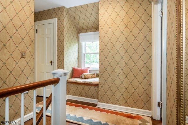 8 Abbington Ter, Glen Rock Boro, NJ 07452