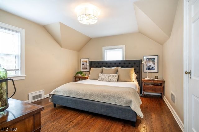 8 Abbington Ter, Glen Rock Boro, NJ 07452