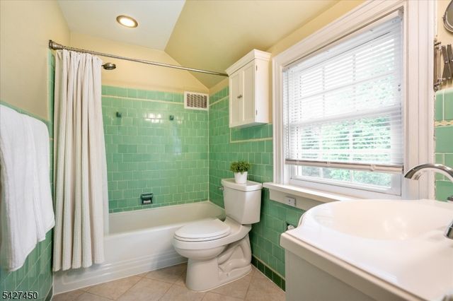 8 Abbington Ter, Glen Rock Boro, NJ 07452