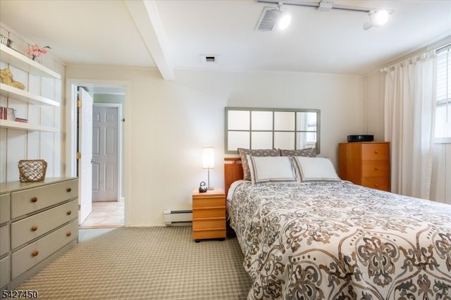 8 Abbington Ter, Glen Rock Boro, NJ 07452