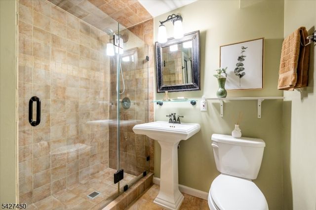 8 Abbington Ter, Glen Rock Boro, NJ 07452