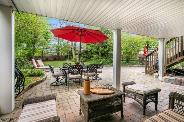 8 Abbington Ter, Glen Rock Boro, NJ 07452