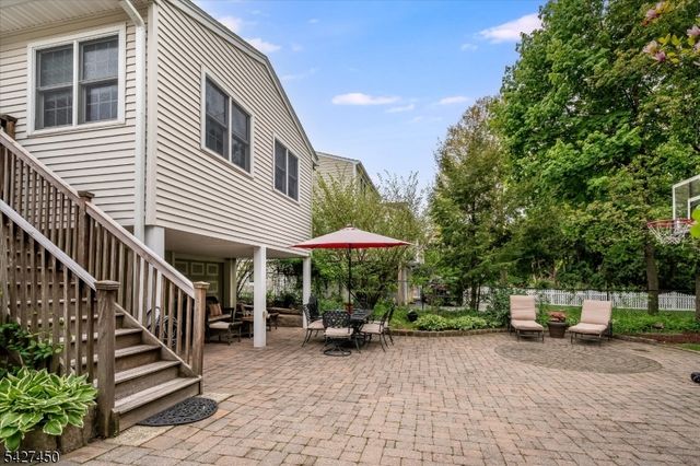 8 Abbington Ter, Glen Rock Boro, NJ 07452