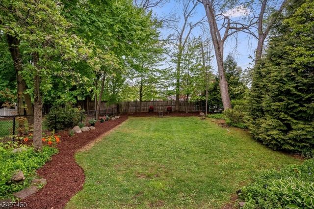8 Abbington Ter, Glen Rock Boro, NJ 07452