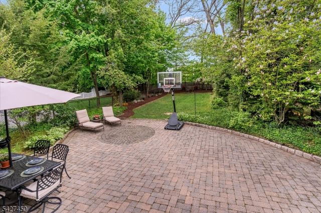 8 Abbington Ter, Glen Rock Boro, NJ 07452