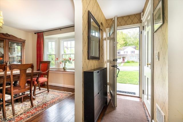 8 Abbington Ter, Glen Rock Boro, NJ 07452