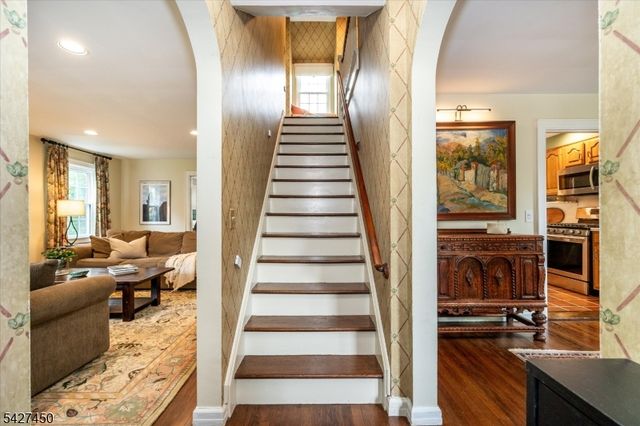 8 Abbington Ter, Glen Rock Boro, NJ 07452